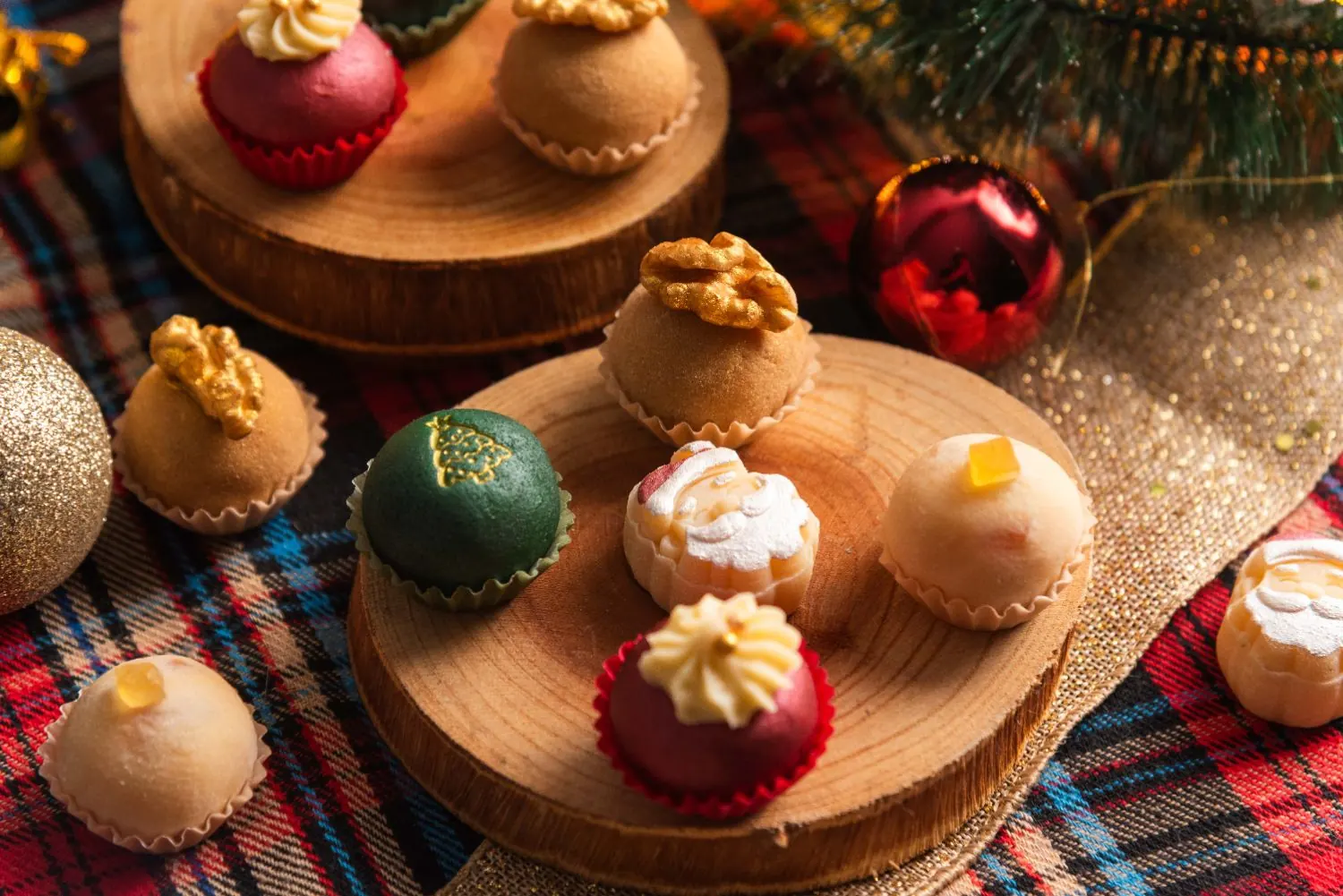 Doces de Natal sobre tecido xadrez
