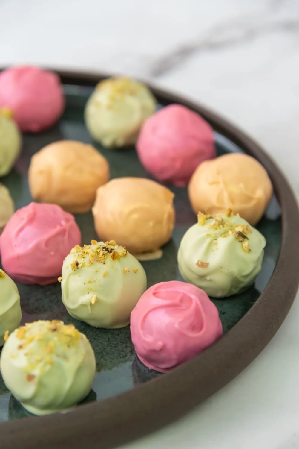 Trufas coloridas com pistache da Salware